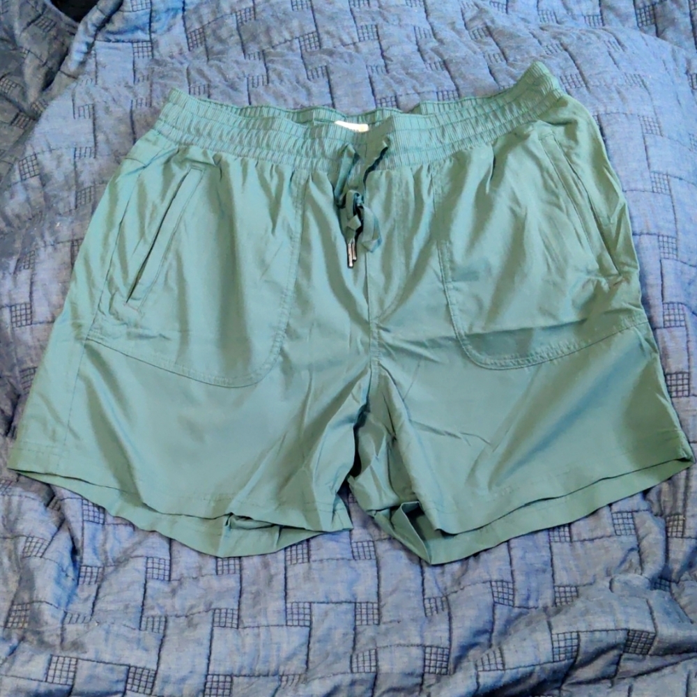 NWOT L.L. Bean Women's Vista Camp Shorts In Spruce Size L